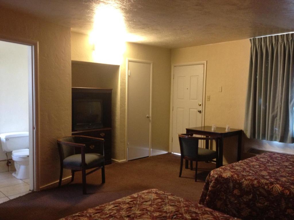 Turtle Bay Lodge Redding Room photo