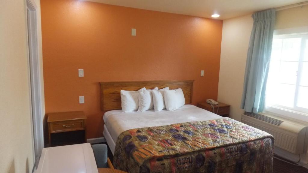 Turtle Bay Lodge Redding Room photo